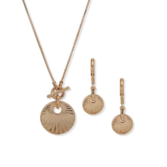 Anne Klein Goldtone Scalloped Pendant Necklace and Earring Set NEW - Picture 1 of 3